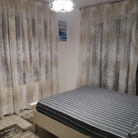 Roberto Deluxe * Năvodari